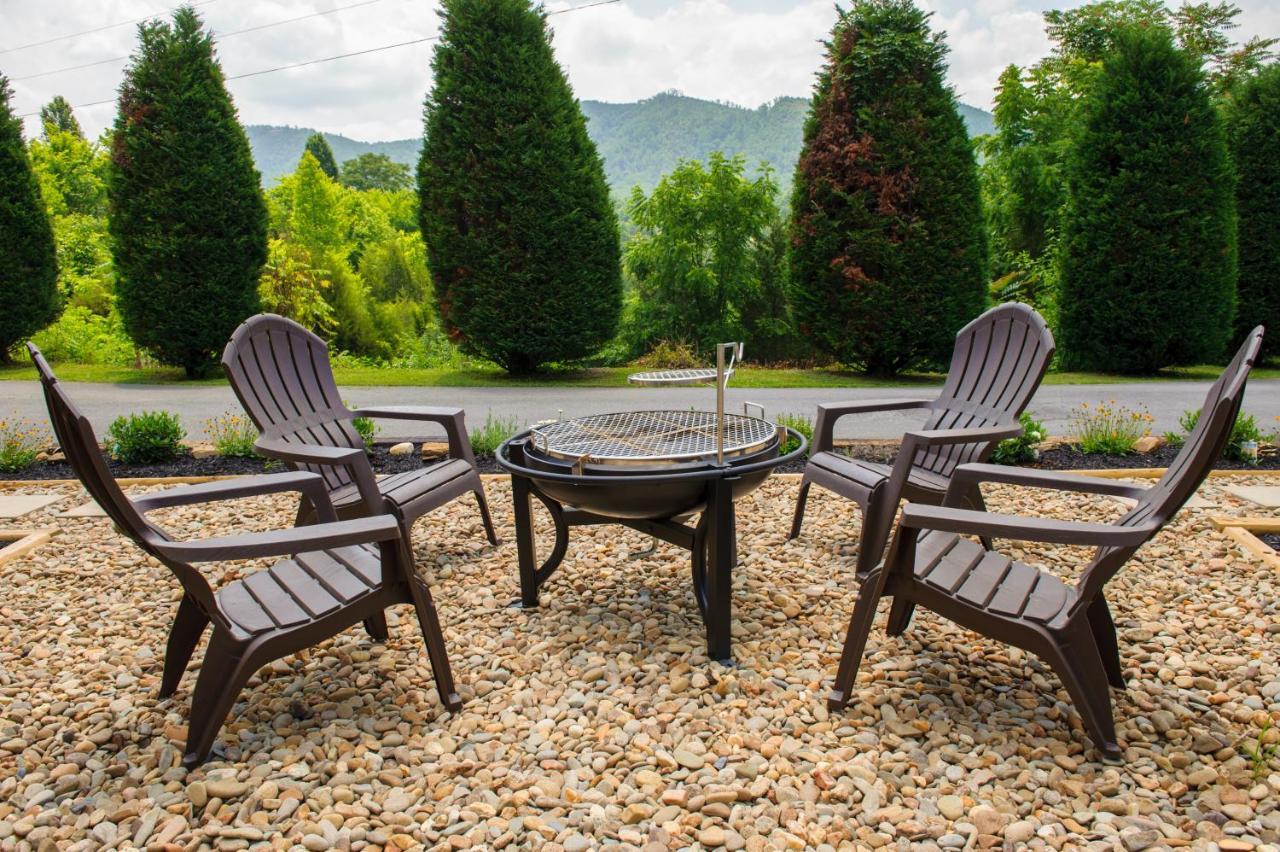Berry Springs Lodge Sevierville Bagian luar foto