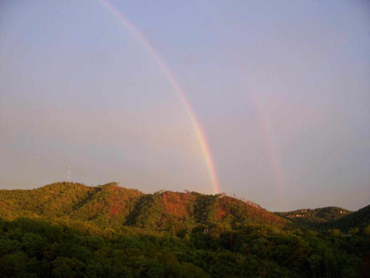 Berry Springs Lodge Sevierville Bagian luar foto